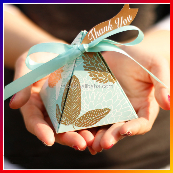 Custom Pyramid Candy Box Creative Packaging Box for Floral Wedding Souvenir