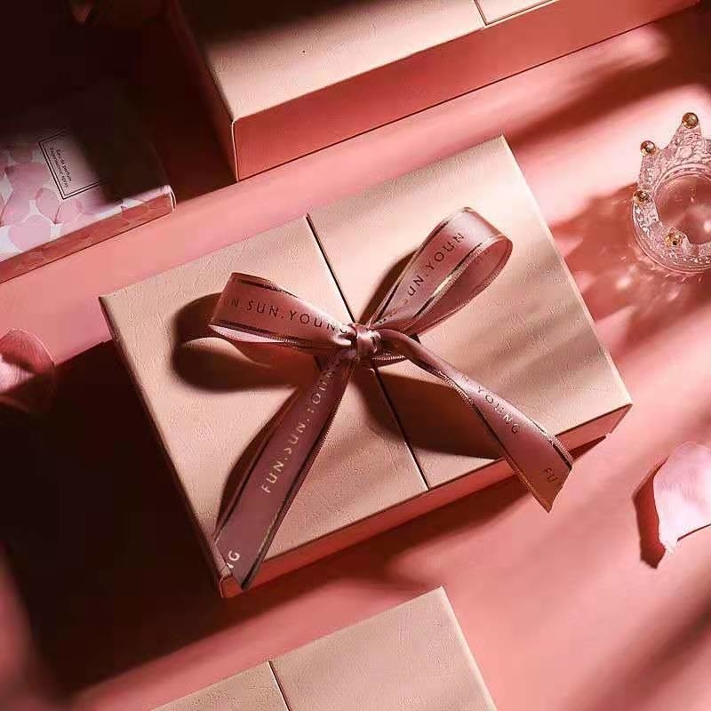 Environmental Paper Boxes with Magnetic Closure and Ribbon Custom Logo Gift Packaging
